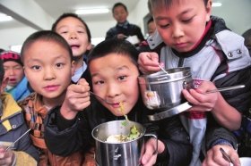 湖南教育廳官員：3元營(yíng)養(yǎng)補(bǔ)學(xué)生只吃到2.25元